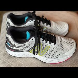 New Balance W680 Cr6 Running shoes size 9